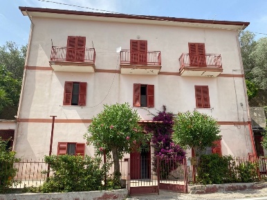 Foto Casa indipendente in VIA FONTANARADINA, Sessa Aurunca di 329 m²