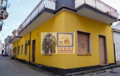 Foto Casa indipendente a Riposto di 165 m² in vendita