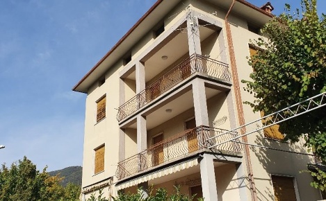 Foto Casa indipendente in Zogno, Zogno di 750 m² in vendita