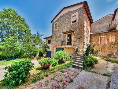 Foto Casa indipendente a Montieri Centro di 680 m² con 15 locali in vendita