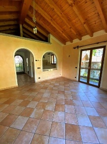 Foto Casa indipendente in papa giovanni, Gurro di 150 m² con 5 locali