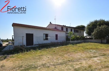 Foto Casa indipendente a Piombino di 180 m² con 7 locali in vendita