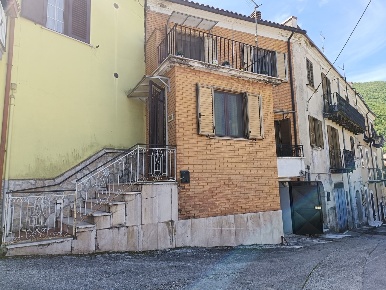 Foto Casa indipendente a Colli a Volturno di 170 m² con 7 locali in vendita