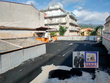 Foto Casa indipendente in Viale Don Minzoni, Giarre di 182 m² con 8 locali