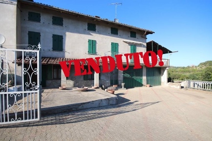 Foto Casa indipendente a Costigliole d'Asti Centro di 300 m² con 7 locali
