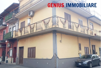 Foto Casa indipendente a Biancavilla di 187 m² con 6 locali in vendita