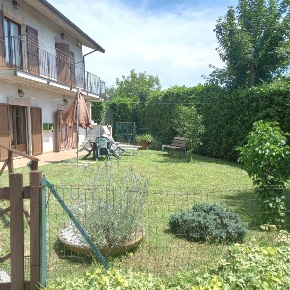 Foto Casa indipendente a Murazzano di 240 m² con 6 locali in vendita