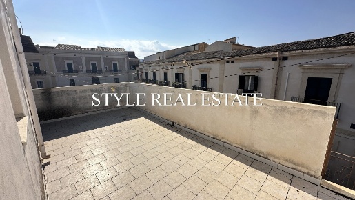 Foto Casa indipendente in Cortile Zappulla, Avola di 262 m² con 7 locali