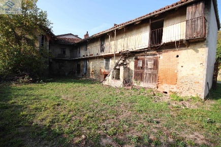 Foto Casa indipendente a Serravalle Langhe di 240 m² con 7 locali