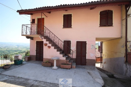 Foto Casa indipendente a Verduno di 160 m² con 4 locali in vendita