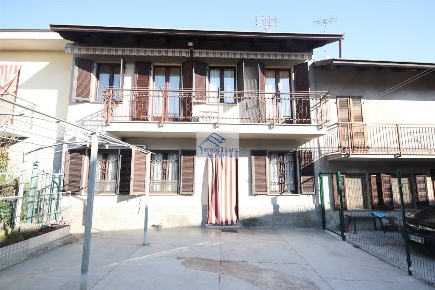 Foto Casa indipendente a Magliano Alfieri di 255 m² con 6 locali in vendita