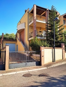 Foto Casa indipendente a Montesilvano di 270 m² in vendita