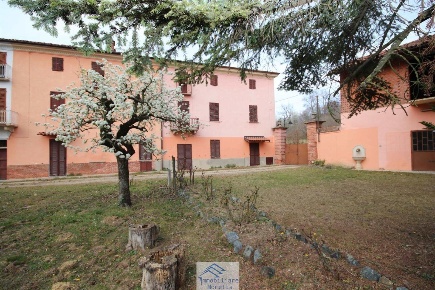 Foto Casa indipendente in via roma, Baldissero d'Alba Centro di 380 m²
