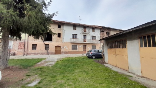 Foto Casa indipendente a San Damiano d'Asti di 200 m² con 8 locali