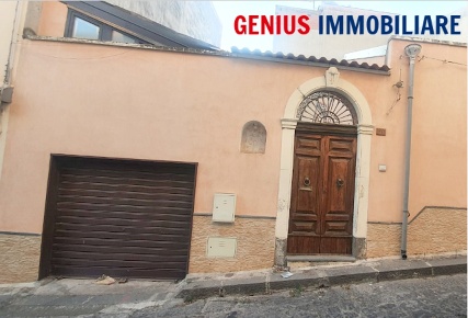 Foto Casa indipendente a Biancavilla di 90 m² con 4 locali in vendita