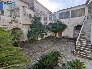 Foto Casa indipendente in Via Falchi, Camigliano di 155 m² con 6 locali