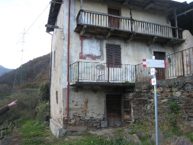 Foto Casa indipendente in QUARTERO, Domodossola di 100 m² con 11 locali