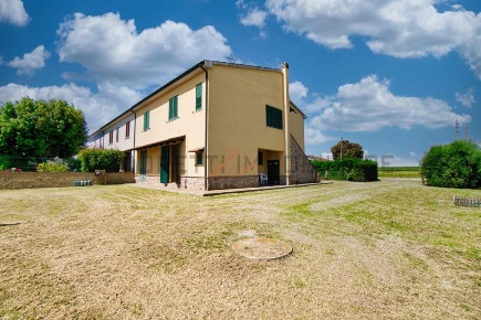 Foto Casa indipendente a Campiglia Marittima di 240 m² con 11 locali