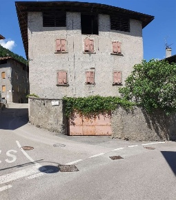 Foto Casa indipendente a Storo di 650 m² in vendita