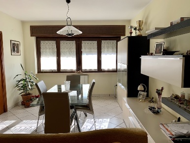Foto Casa indipendente in via ogliara, Salerno di 200 m² con 8 locali