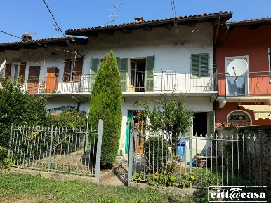 Foto Case semi ndipendenti a Lauriano Centro di 120 m² con 5 locali