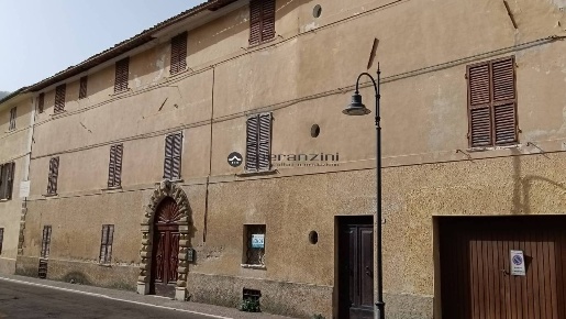 Foto Casa indipendente in via Torricelli, Fossombrone Centro di 742 m²