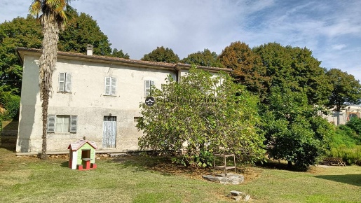 Foto Casa indipendente in via Leopardi, Fossombrone Centro di 252 m²