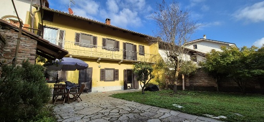 Foto Casa indipendente in VIA GARIBALDI, Lauriano Centro di 250 m²
