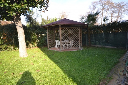 Foto Case indipendenti a Pietrasanta di 100 m² con 5 locali in affitto