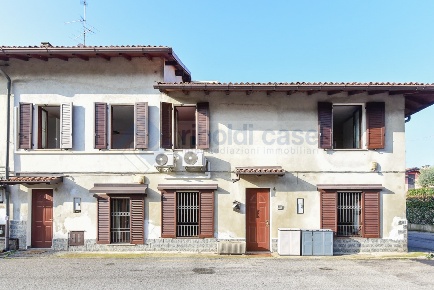 Foto Casa indipendente in VIA DOSSO, Albiate di 190 m² con 4 locali