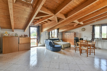 Foto Casa indipendente in VIA SERCHIO, Cesano Maderno di 240 m² in vendita
