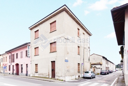 Foto Casa indipendente in VIA VOLTA, Desio di 500 m² con 10 locali