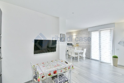 Foto Casa indipendente in VIA MATTEUCCI, Seregno San Carlo di 280 m²