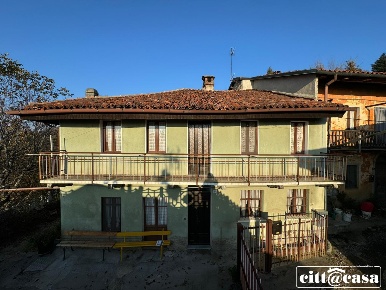 Foto Case semi ndipendenti a Castagneto Po Centro di 200 m² con 6 locali