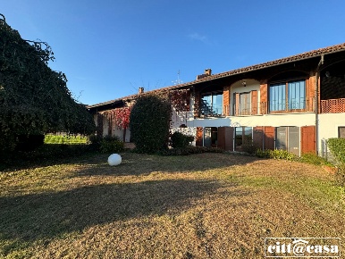 Foto Casa indipendente a Verolengo Centro di 326 m² con 8 locali in vendita