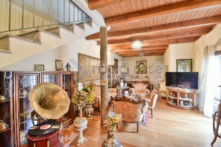 Foto Casa indipendente in VIA SAURO, Seregno Santa Valeria di 270 m²