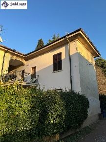 Foto Casa indipendente in VIA COLOMBO, Giussano Centro di 120 m² in vendita