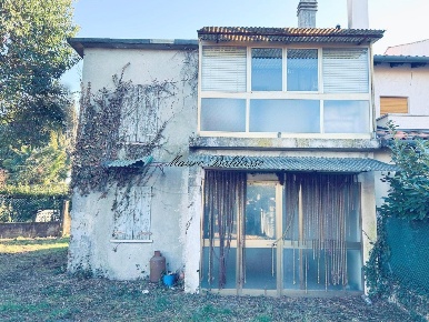 Foto Casa indipendente a Susegana di 140 m² con 7 locali in vendita