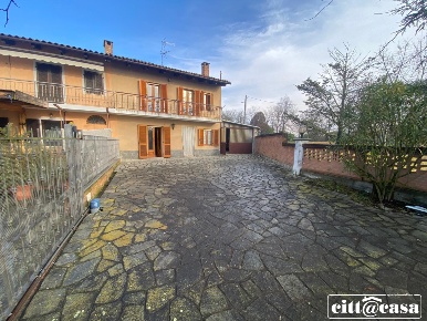 Foto Case semi ndipendenti a Cocconato di 150 m² con 5 locali in vendita