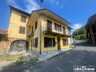 Foto Case semi ndipendenti a Casalborgone di 200 m² con 7 locali in vendita