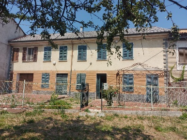 Foto Case semi ndipendenti a Frascaro di 200 m² con 8 locali in vendita
