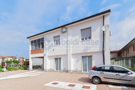 Foto Casa indipendente in VIA MATTEUCCI, Seregno San Carlo di 360 m²