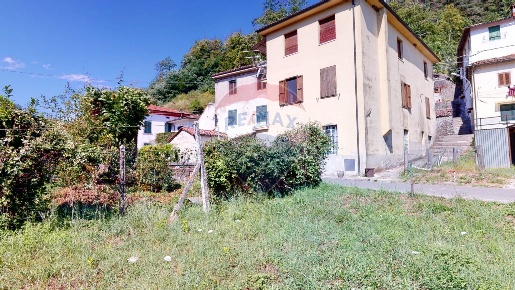 Foto Case semi ndipendenti in Via Sant' Andrea, Gallicano Centro di 200 m²