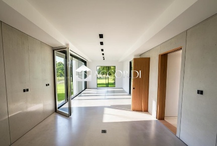 Foto Casa indipendente a Gaiarine Centro di 240 m² con 7 locali in vendita