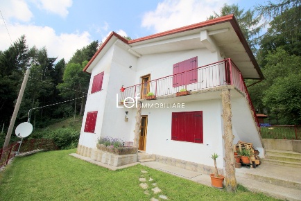 Foto Casa indipendente a Valdobbiadene Pianezze di 196 m² con 8 locali