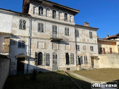 Foto Case semi ndipendenti a Lauriano Centro di 500 m² con 13 locali