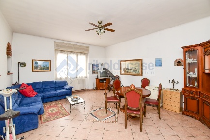 Foto Casa indipendente in VIA LOMBARDIA, Desio di 250 m² con 7 locali