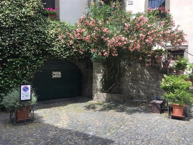 Foto Casa indipendente in Via San Pellegrino, Viterbo di 330 m² in vendita