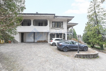 Foto Casa indipendente in VIA PRIVATA D'ADDA, Inverigo Centro di 620 m²