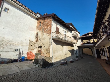 Foto Casa indipendente a Pecetto di Valenza di 270 m² con 13 locali